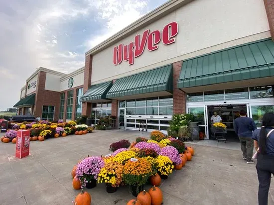 Hy-Vee Grocery Store