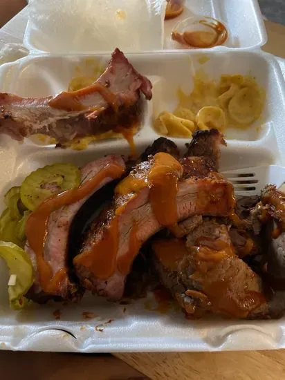 Hall's Deli and BBQ