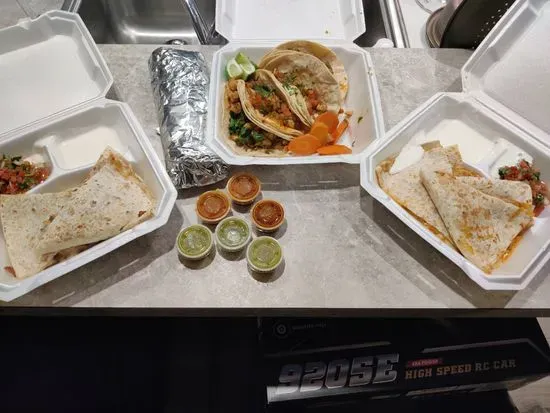 La Esquinita Taco Truck