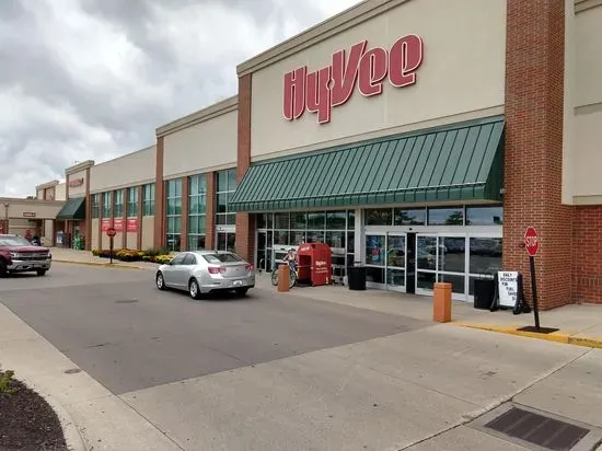 Hy-Vee Grocery Store