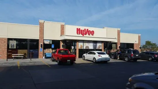 Hy-Vee Grocery Store