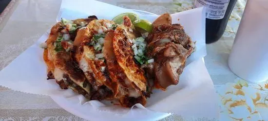 Tacos de birria “La PelyGrosa”