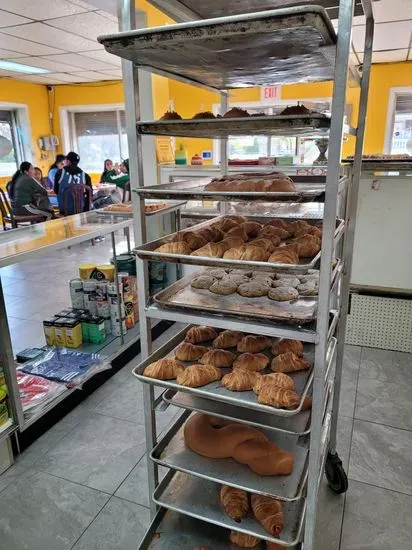 PANADERIA COLOMBIANA EN VINELAND Kedulce: Bakery n' Deli