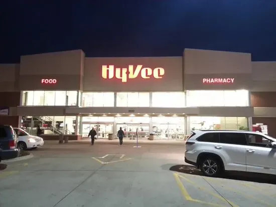 Hy-Vee Grocery Store