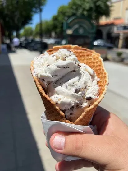 Scoops on Main - Visalia