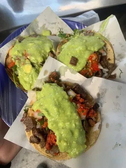 Tacos El Güero de la Máquina a lado del Fairfield by Marriott