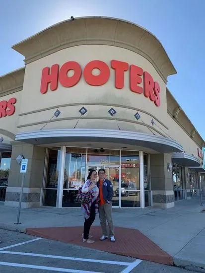 Hooters