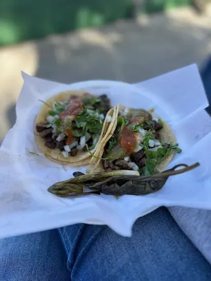 Los 3 Carnales Food Truck