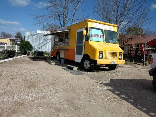 La Reyna taco stand