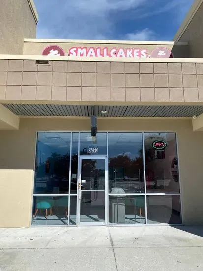 SmallCakes Cupcakery & Creamery Clermont / Clermont Boba Tea