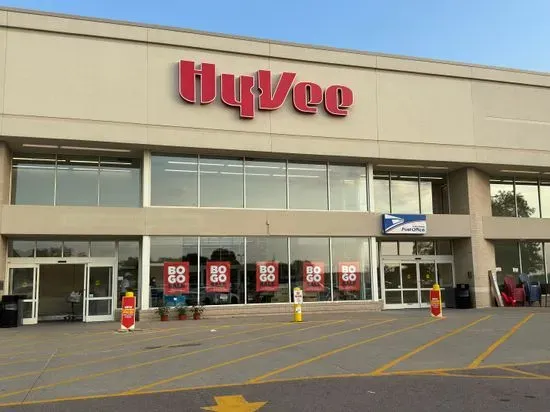 Hy-Vee Grocery Store