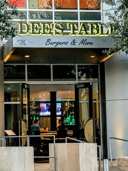 DEE'S TABLE Burgers & More