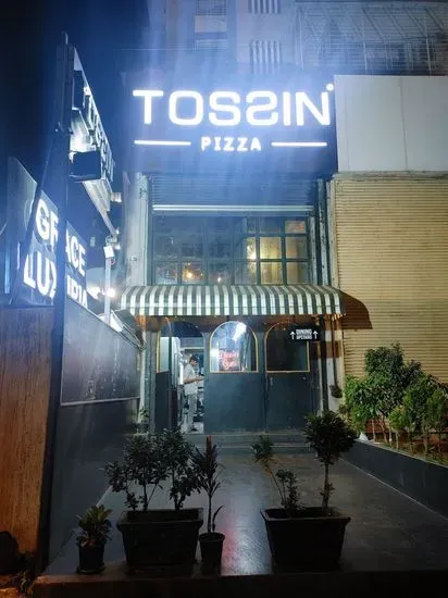 Tossin Pizza Malad West | Best Pizza in Mumbai