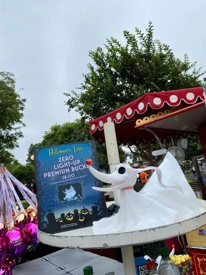 Main Street Plaza Popcorn Cart