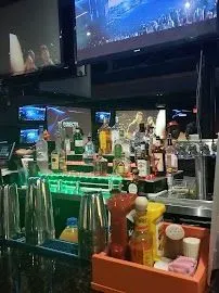 Ooooweee’s Sports Bar & Grill